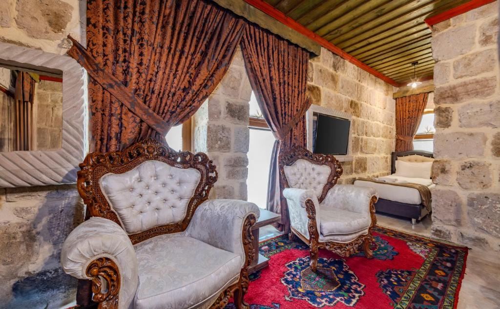 Kayatas Cave Suites - غرفة ثلاثية