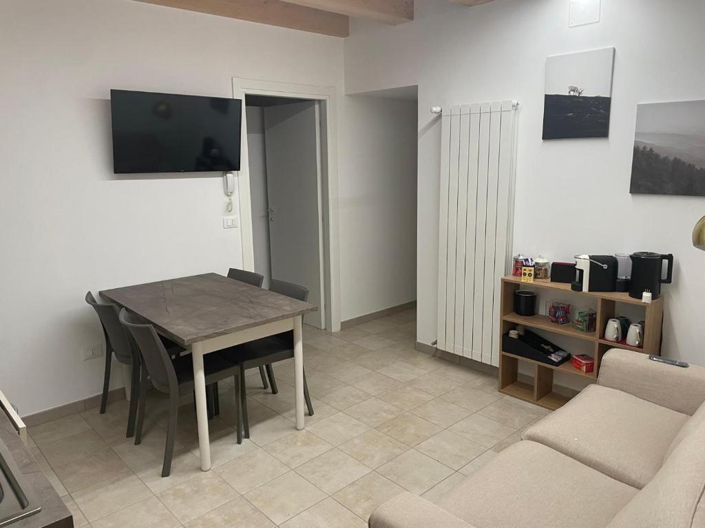 TV a/nebo společenská místnost v ubytování I Due Leoni