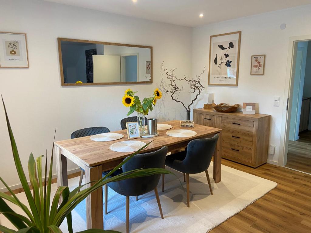 a dining room with a wooden table and chairs at Wohlfühlzeit Weinheim in Weinheim