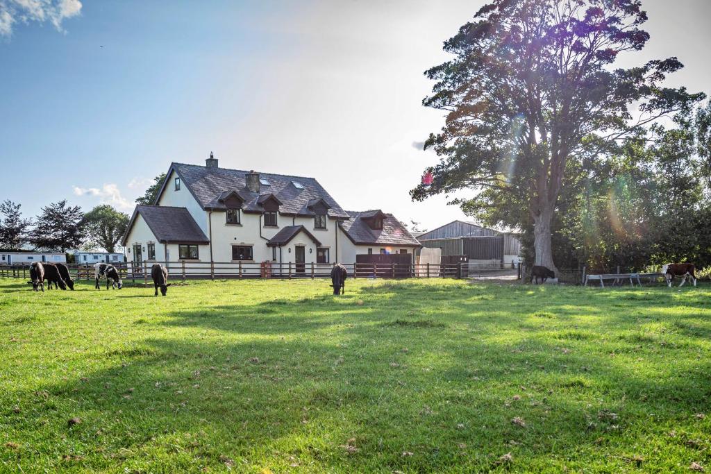 Το κτήριο όπου στεγάζεται  the country house