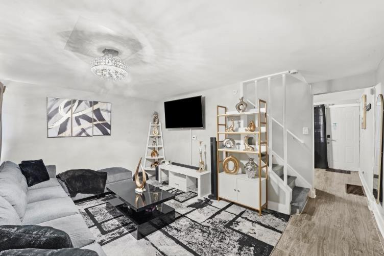 a living room with a couch and a tv at Hamaline Luxury Guest House in Chicago