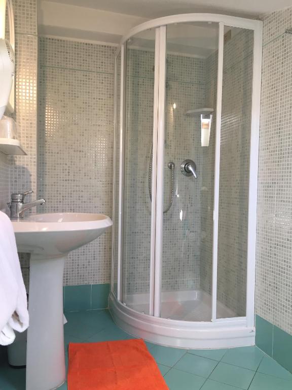 Koupelna v ubytování Hotel Tirrenia