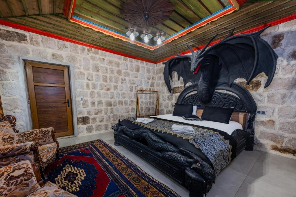 Kayatas Cave Suites - غرفة كوين مع حوض سبا