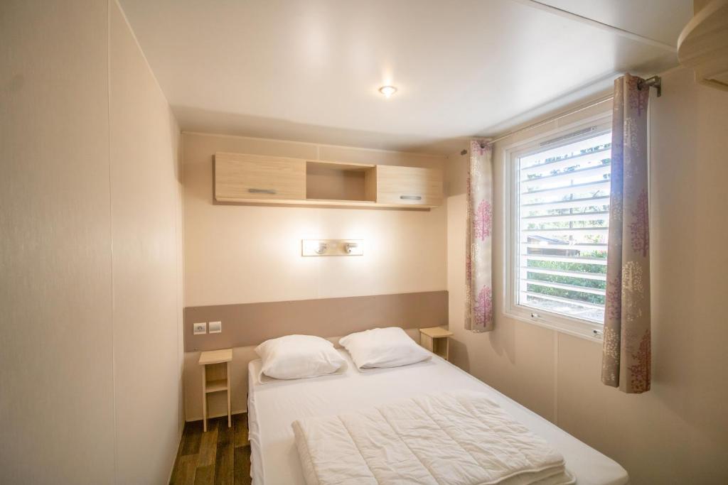 Katil atau katil-katil dalam bilik di Mobilhome 1 Tout Confort