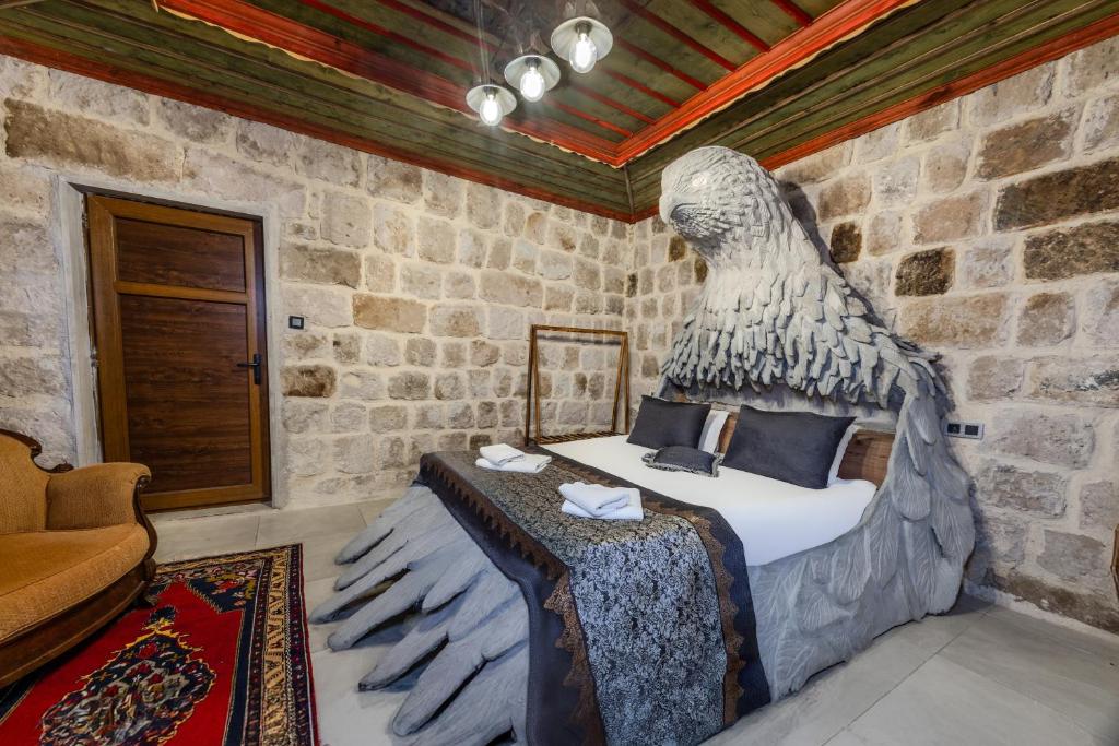 Kayatas Cave Suites - غرفة كوين مع حوض سبا