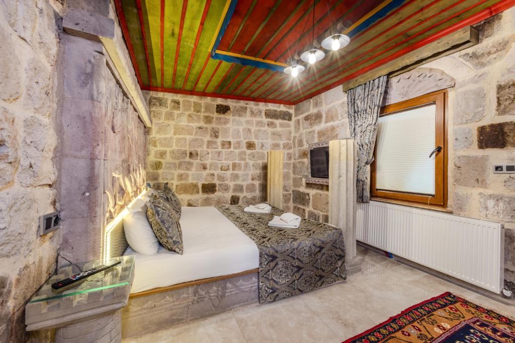 Kayatas Cave Suites - جناح ديلوكس مع حوض سبا