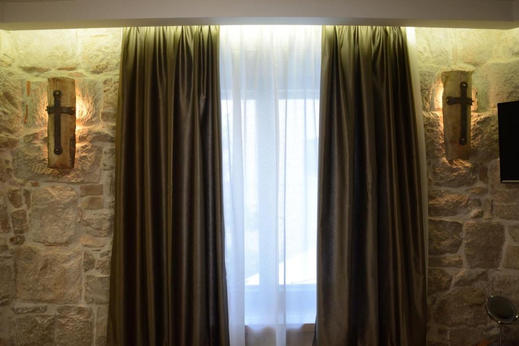 Televízia a/alebo spoločenská miestnosť v ubytovaní Villa Desideria