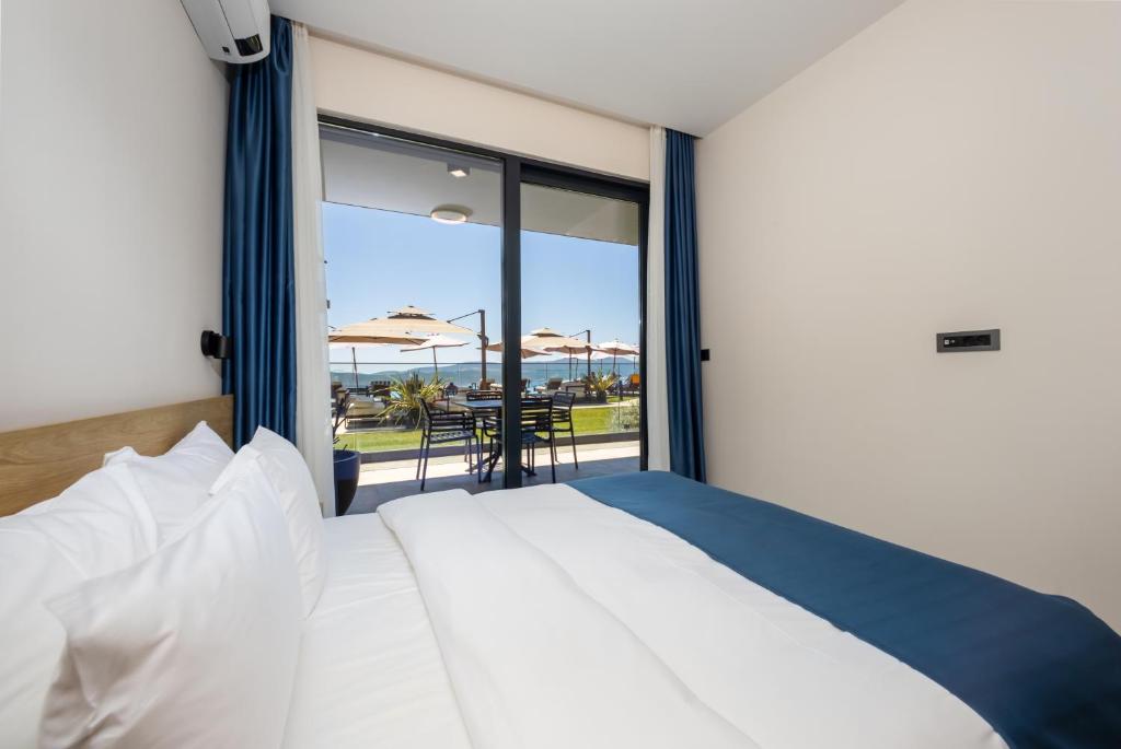 Royal Blue Resort & Residences - Junior Suite