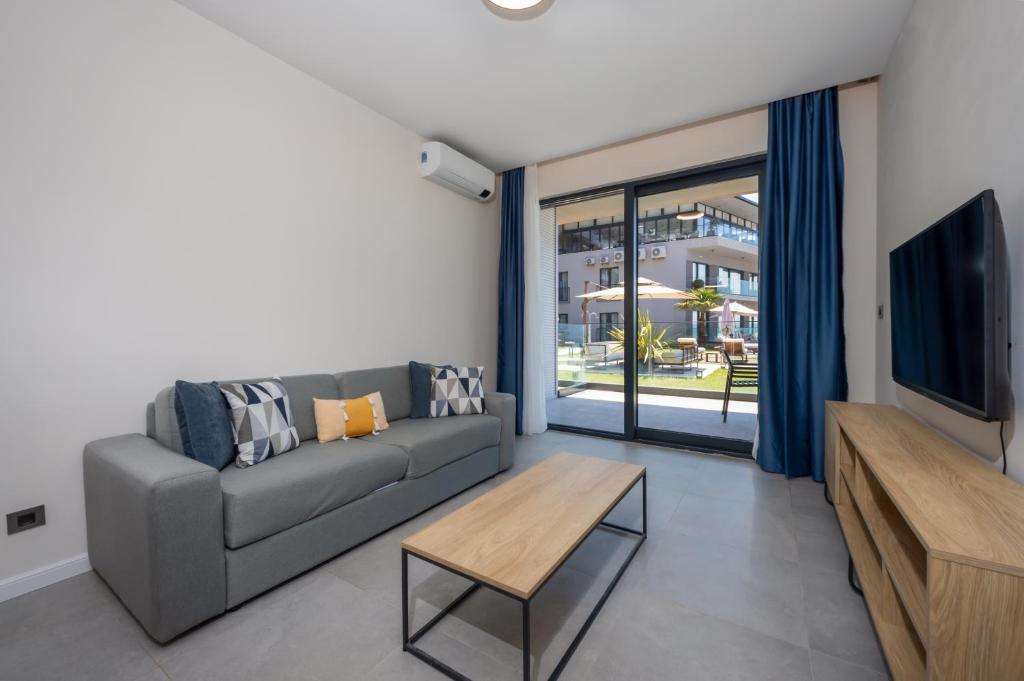 Royal Blue Resort & Residences - Family Suite