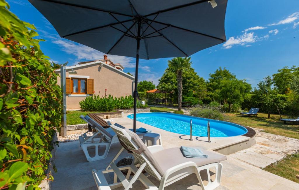 Bazén v ubytování Haus Barmel by Villas Guide nebo v jeho okolí