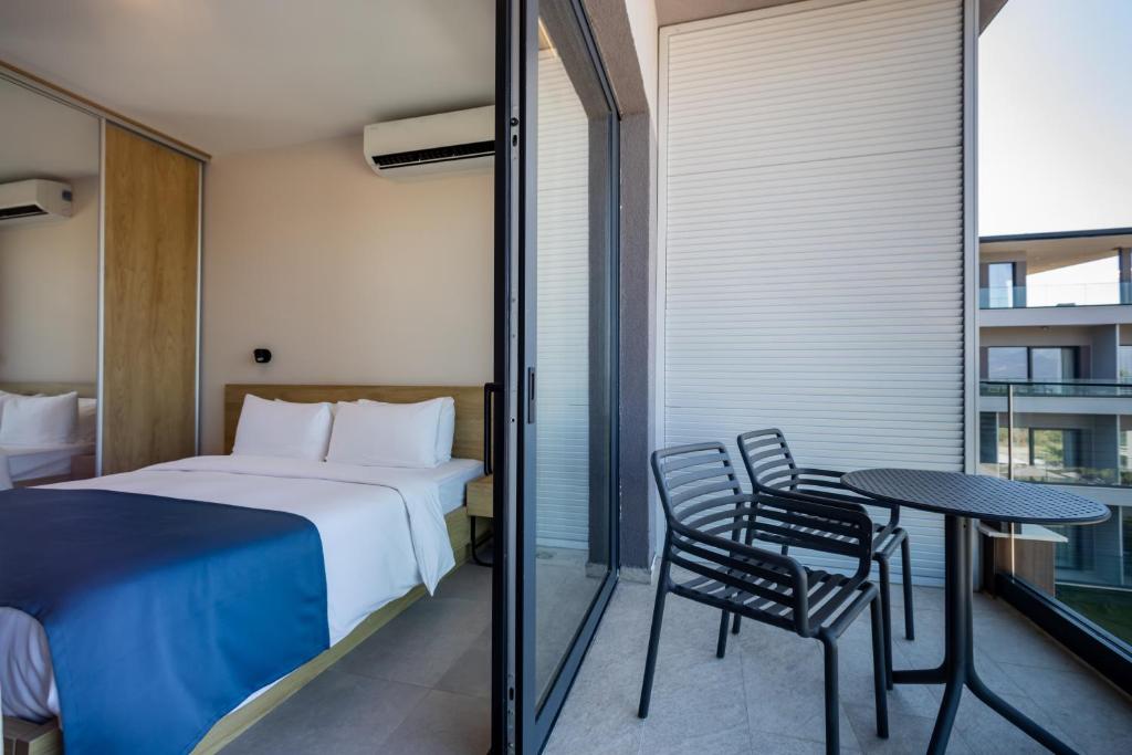 Royal Blue Resort & Residences - 5