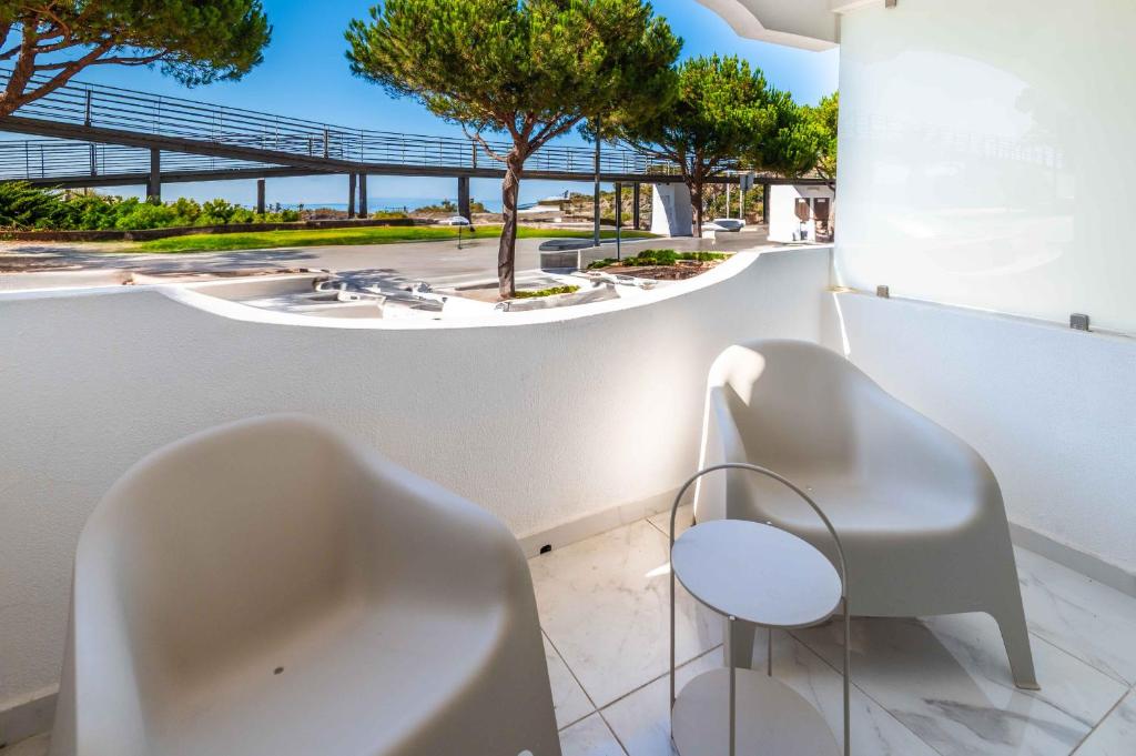 Baleeira Sea View Studio