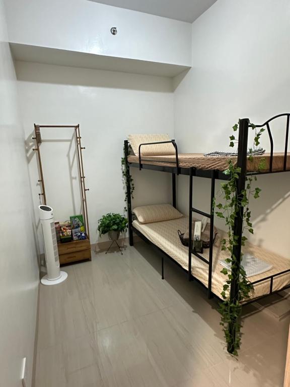 Postel nebo postele na pokoji v ubytování Leaf Residences Muntinlupa - The Mint Pearl Stay 2 bedroom
