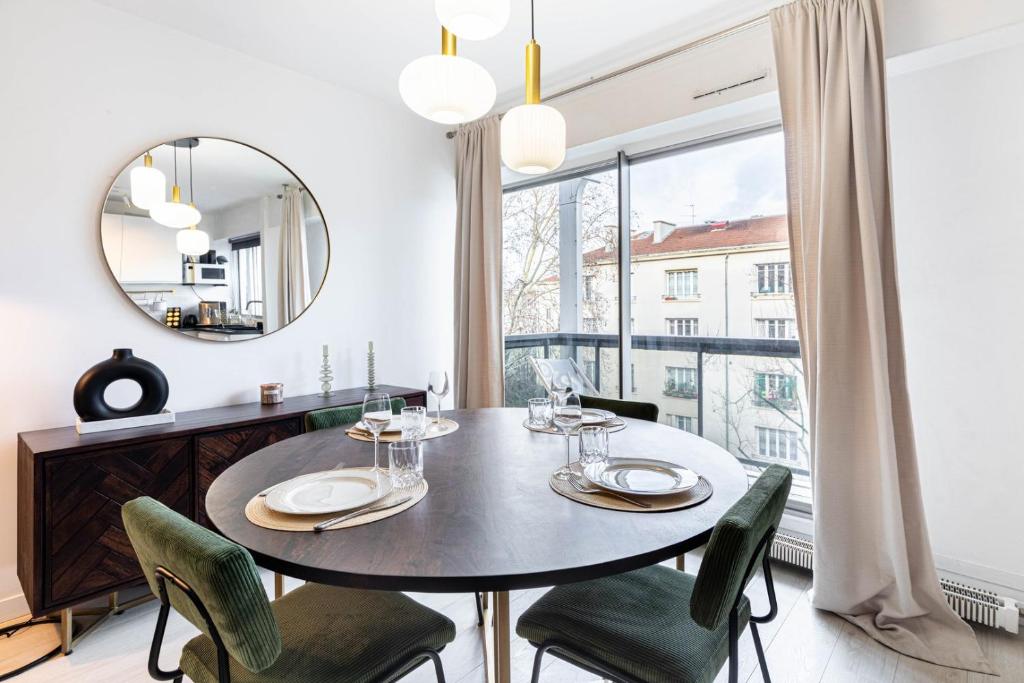 GuestReady - Chic Retreat with Balcony for 2