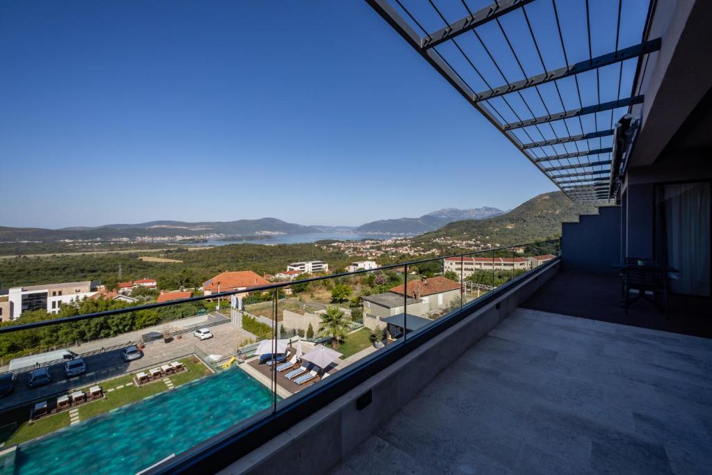 Royal Blue Resort & Residences - Presidential Suite