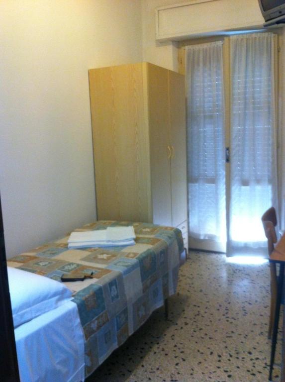 Hotel Italia - Standaard Eenpersoonskamer Met Gedeelde Badkamer