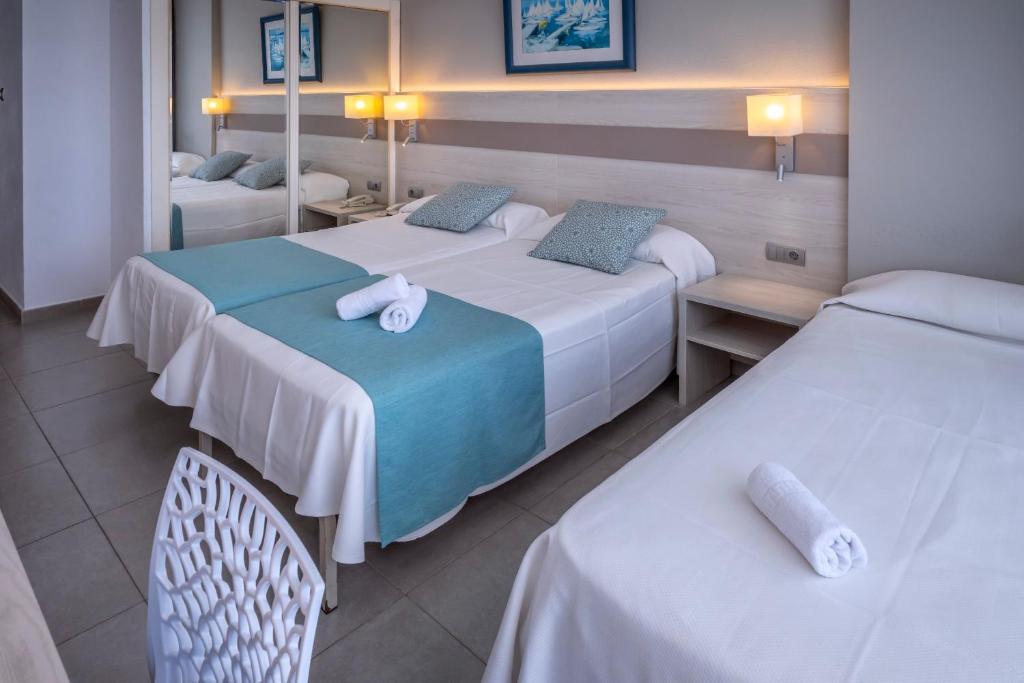4R Salou Park Resort I - Camera Tripla Standard (2 Adulti + 1 Bambino)
