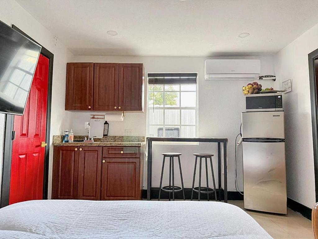 Kuchyň nebo kuchyňský kout v ubytování Cottage with Hot Tub, Private Firepit, Entrance, Parking BBQ