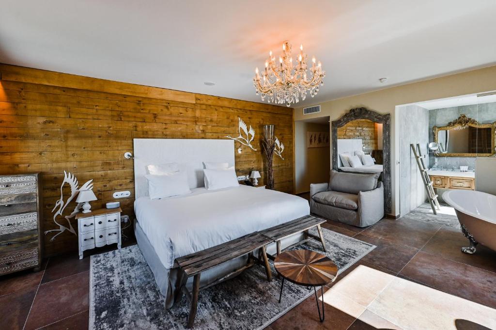 Le Hameau Des Pesquiers Ecolodge & Spa, Curio Collection By Hilton - Junior Kingsuite