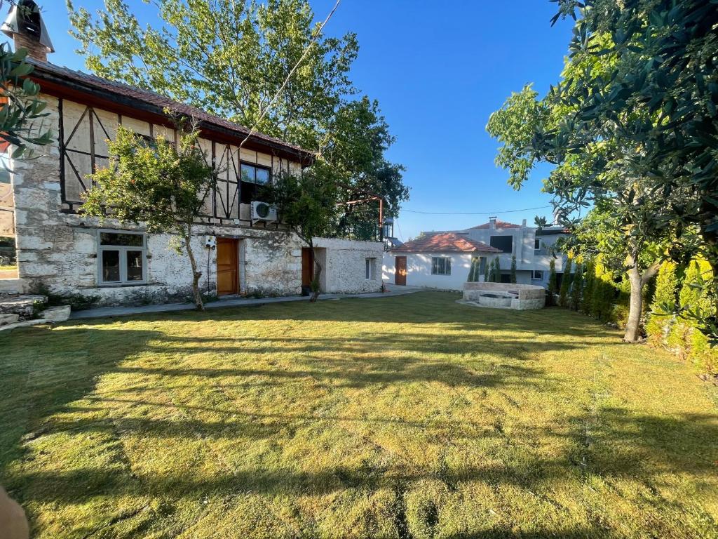 Κήπος έξω από το La Dimora Villas