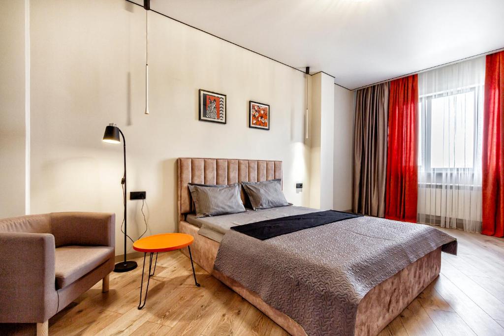 Ένα ή περισσότερα κρεβάτια σε δωμάτιο στο Aisulu - апартаменты в центре города - выбор для туриста и деловых поездок