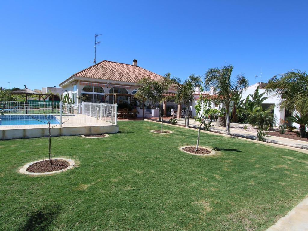 Bazén v ubytovaní Casa con Piscina Privada Cerca del Mar, Mascotas Bienvenidas, WiFi Gratis, Playa para Perros - ES-184-39 alebo v jeho blízkosti
