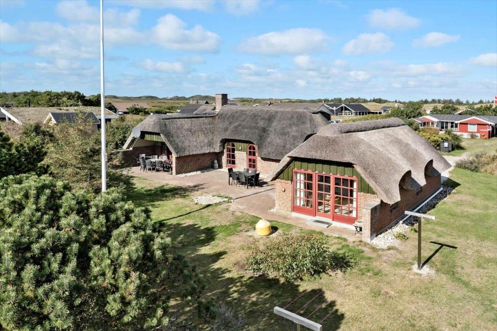 an overhead view of a house with a thatched roof at 378-Hvide-Sande-Sivbjerg-9 in Hvide Sande