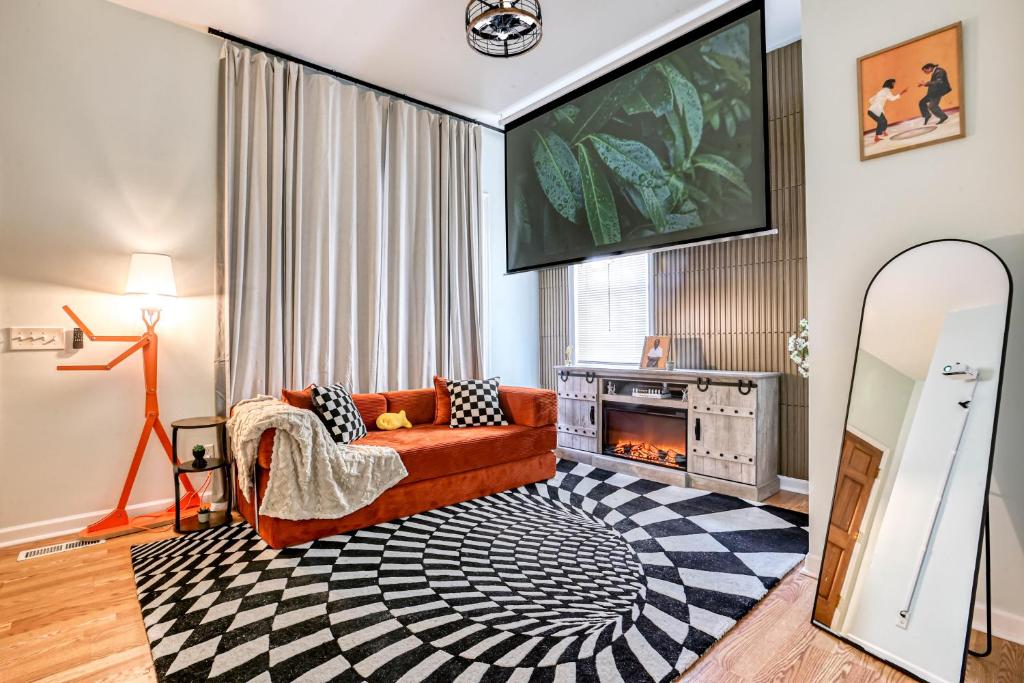 Televiisor ja/või meelelahutuskeskus majutusasutuses Monthly Stays! - Stylish Home Near DT & River St - 2 King Beds - Massage Chair - Games