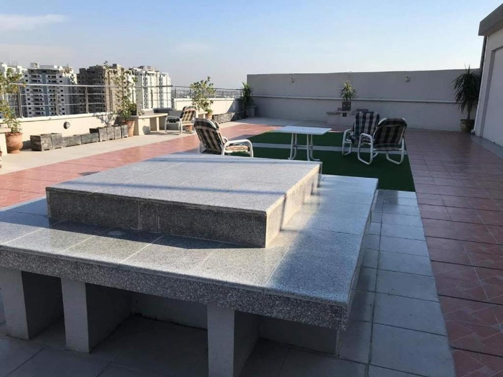 En balkon eller terrasse på Family Pearly Gates E-11 2BHK