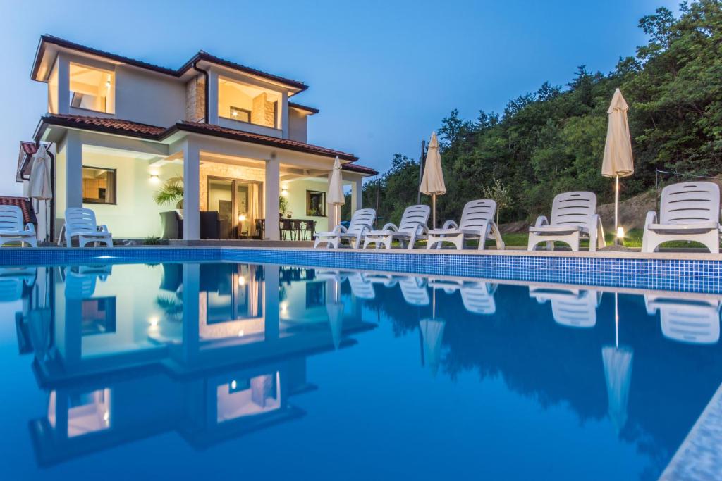 Villa Satine, a romantic pool villa surrounded by nature