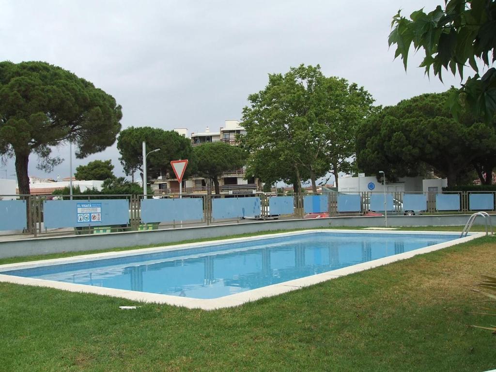 Bazén v ubytování Apartamento para 6 personas con piscina, a 700m de la playa - ES-204-14 nebo v jeho okolí