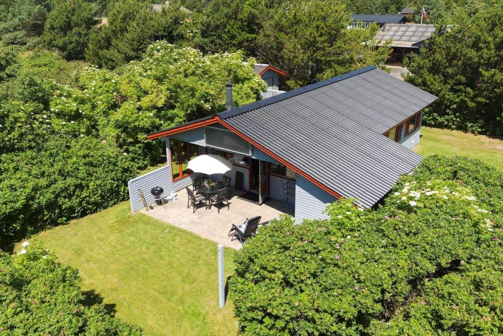 an overhead view of a house with a roof at 2218-Ringkobing-Milevej-22 in Klegod