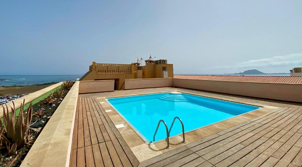 Apartment with Rooftop Pool - TideView Corralejo
