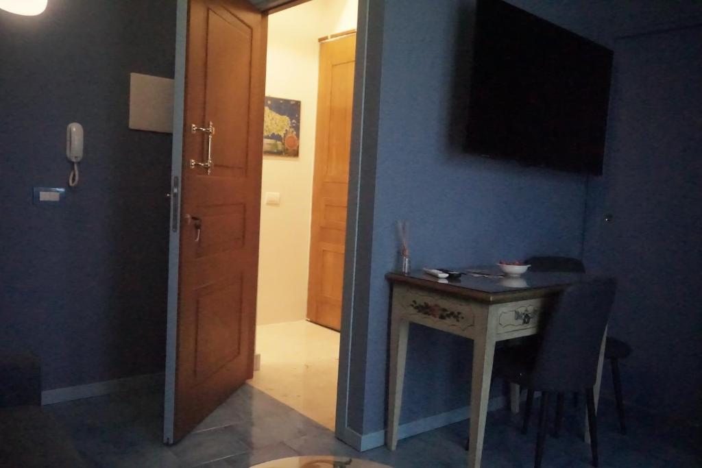 Μια τηλεόραση ή/και κέντρο ψυχαγωγίας στο Paradise Luxury Apartments