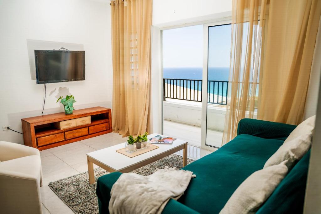 Μια τηλεόραση ή/και κέντρο ψυχαγωγίας στο Ocean Sunset Retreat