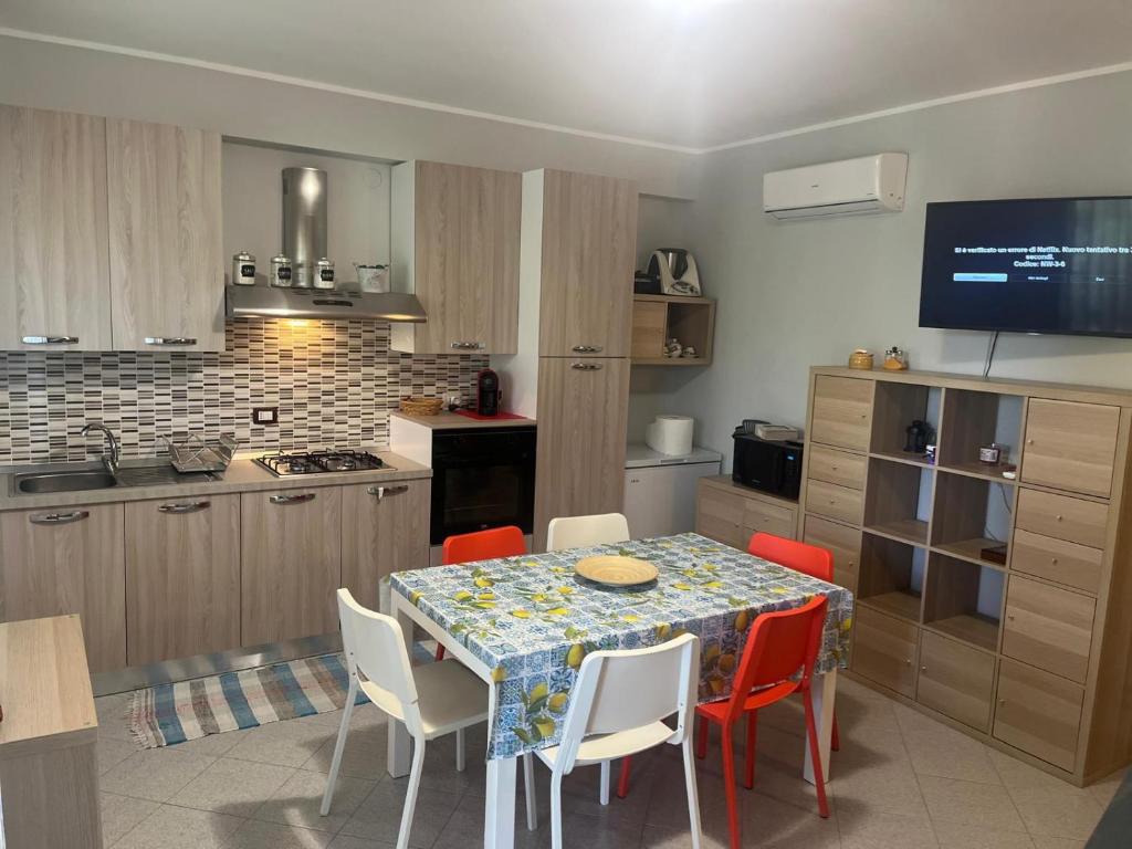 Η κουζίνα ή μικρή κουζίνα στο Etna Beach House