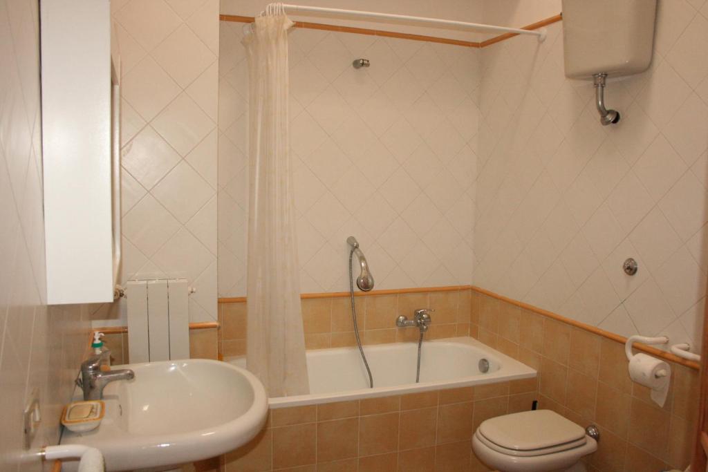 A bathroom at Casa della Conchiglia - Capri