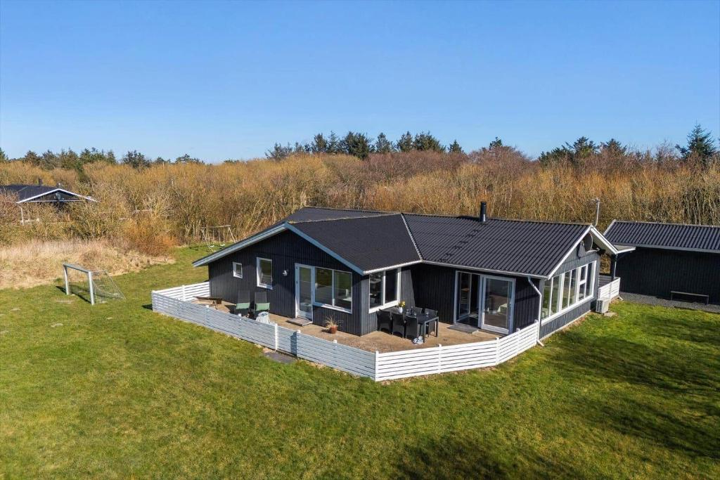 Το κτήριο όπου στεγάζεται  η παραθεριστική κατοικία