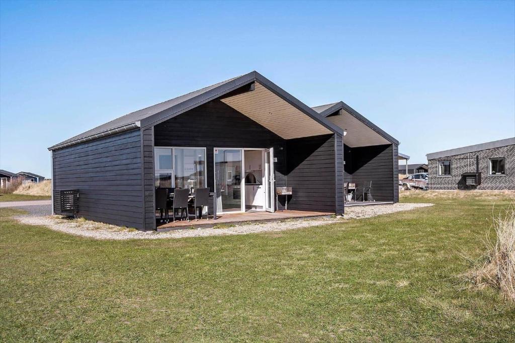 Το κτήριο όπου στεγάζεται  η παραθεριστική κατοικία