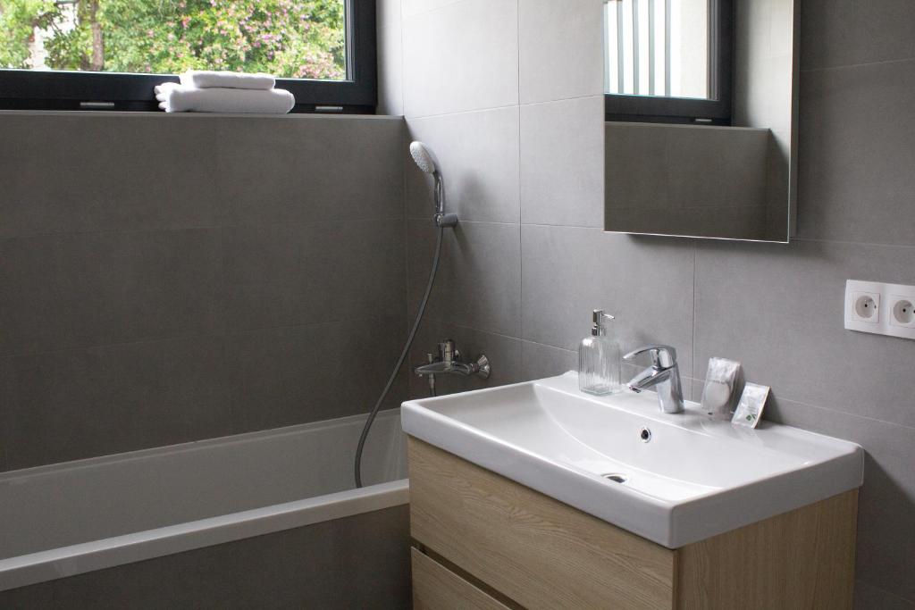 Hotel Taxis Bratislava - New rooms - Resim 16