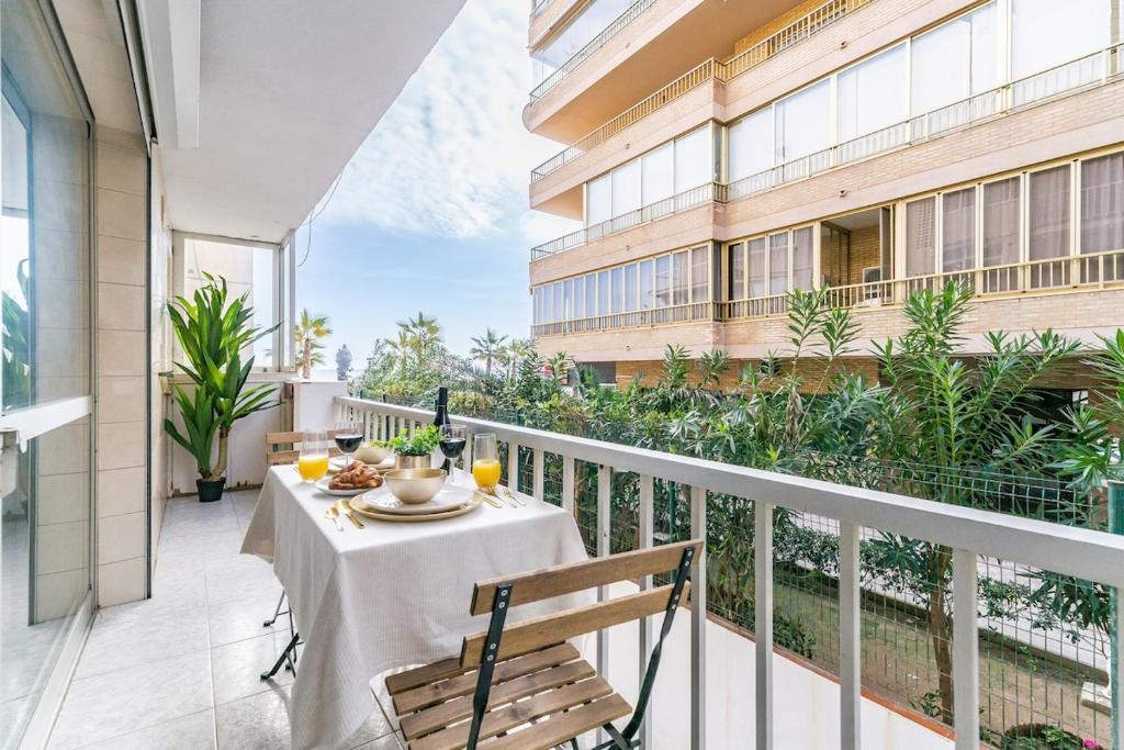 an outdoor balcony with a table and chairs on a balcony at Executive Apartment with Balcony - High-End Paseo Marítimo Fuengirola in Fuengirola