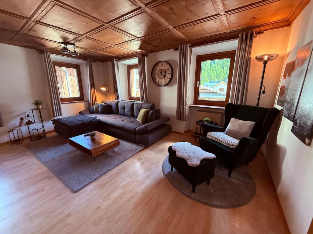 an overhead view of a living room with a couch and chairs at Ferienwohnung mit Kamin und Balkon in Samnaun