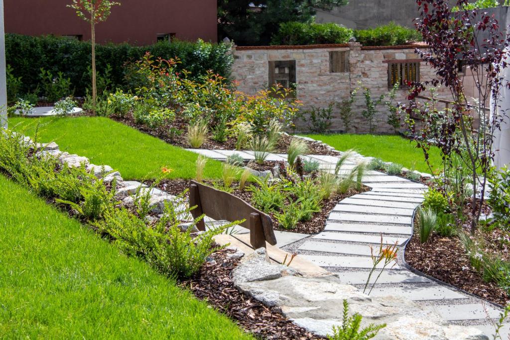 Hotel Taxis Bratislava - Suites - Resim 11