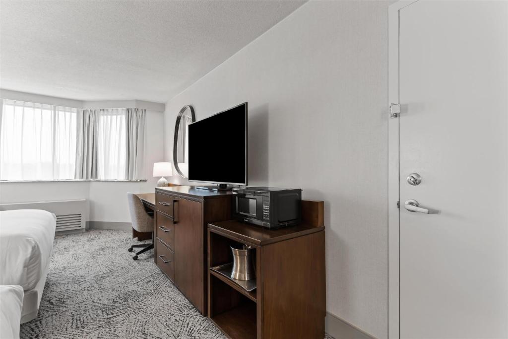 Hilton Arlington National Landing - Habitación Deluxe Con Cama Tamaño Queen