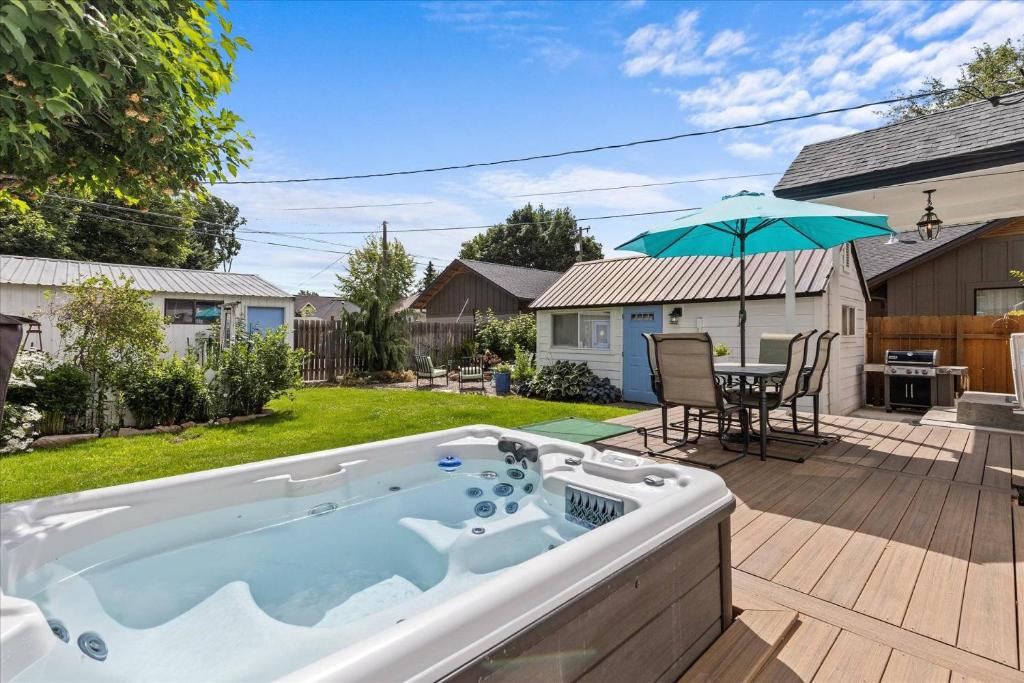 a hot tub on the deck of a backyard at Blue Door Breeze in Coeur d'Alene