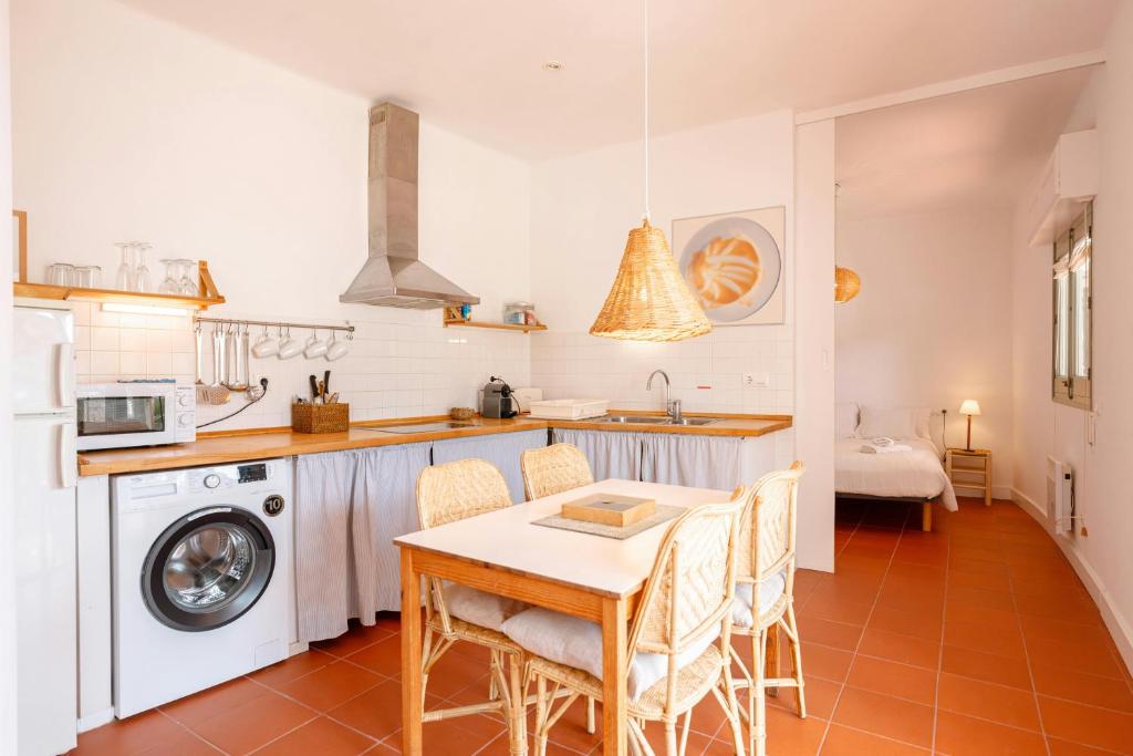 T4 · Beachside escape with unbeatable views - Housity