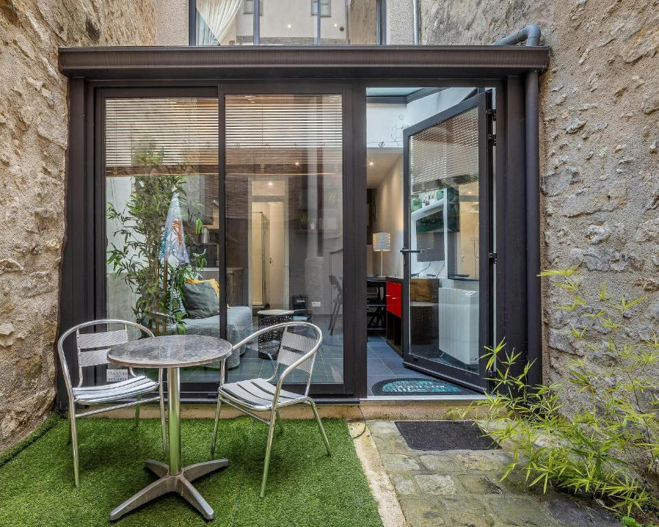 Patio nebo venkovní prostory v ubytování Havre de paix en plein cœur de Fontainebleau