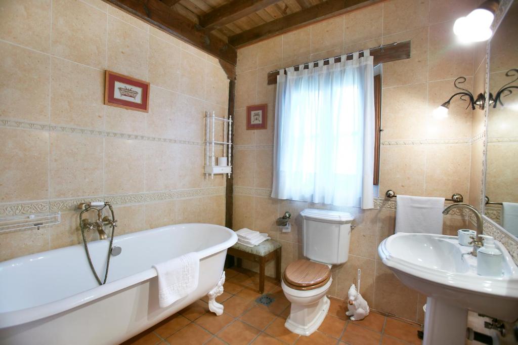 Kúpeľňa v ubytovaní Casa Rural El Regajo Valle del Jerte