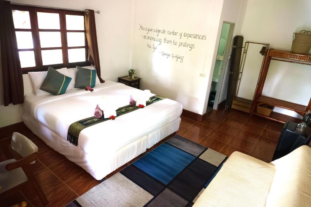 Postel nebo postele na pokoji v ubytování Samma Karuna Beach & Wellness Resort - Intoxicants free