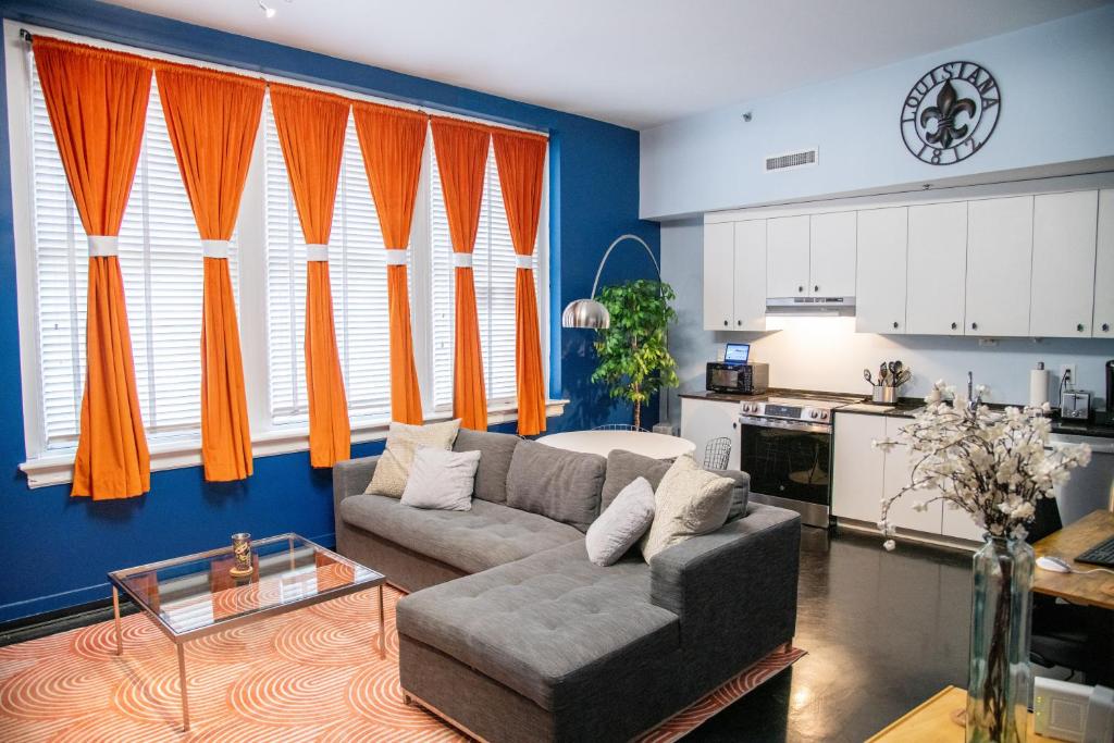 Dapur atau dapur kecil di Stylish Downtown Escape Rooftop Gym & Patio